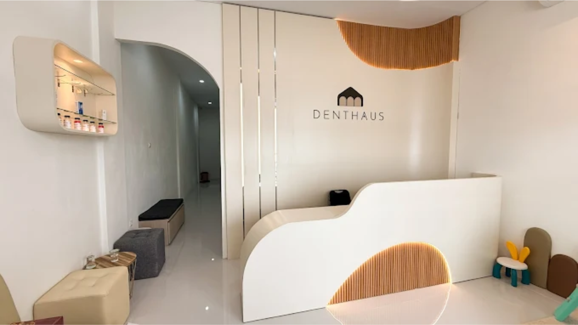 Tampak klinik gigi Gresik Denthaus di area Menganti Gresik